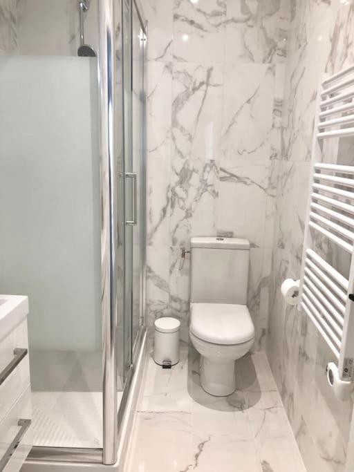 Central Apartment In The Heart Of The Marais With Air Conditioning Parigi Esterno foto